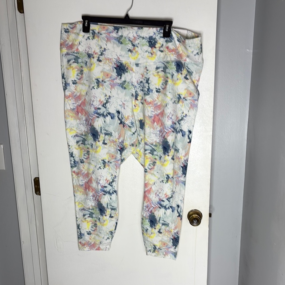 NWT Women’s Powerchill leggings